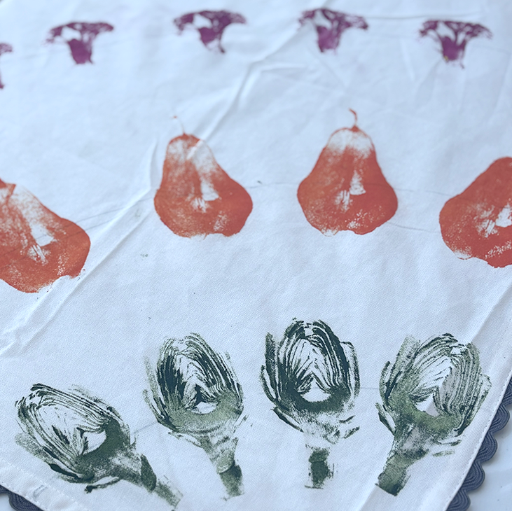 talleres Fundacion MIlu mantel pintado con frutas